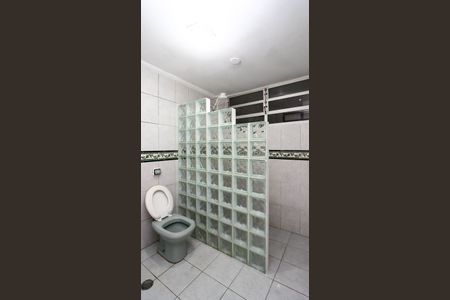 Banheiro social de casa para alugar com 2 quartos, 140m² em Jardim Amalia, São Paulo