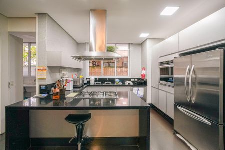 Cozinha de casa de condomínio para alugar com 5 quartos, 616m² em Alphaville, Santana de Parnaíba