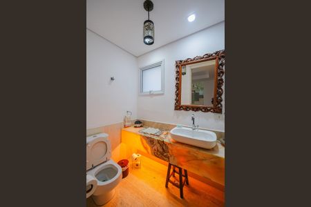 Banheiro de casa de condomínio para alugar com 5 quartos, 616m² em Alphaville, Santana de Parnaíba