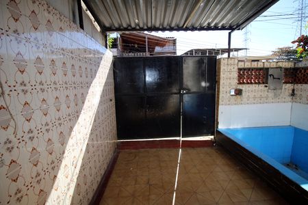 Garagem de casa para alugar com 2 quartos, 70m² em Vista Alegre, Rio de Janeiro