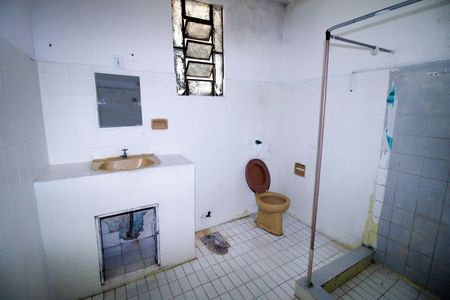 Banheiro de casa para alugar com 2 quartos, 70m² em Vista Alegre, Rio de Janeiro