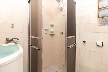 Banheiro de apartamento à venda com 2 quartos, 30m² em Jardim Botânico, Porto Alegre