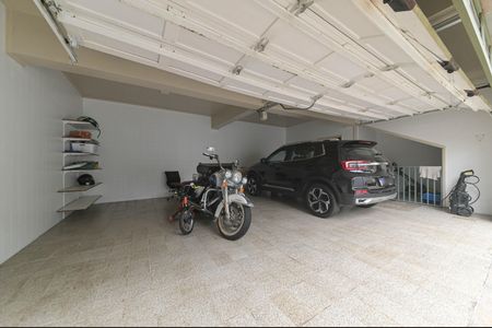 Garagem de casa à venda com 3 quartos, 296m² em Santo Amaro, São Paulo