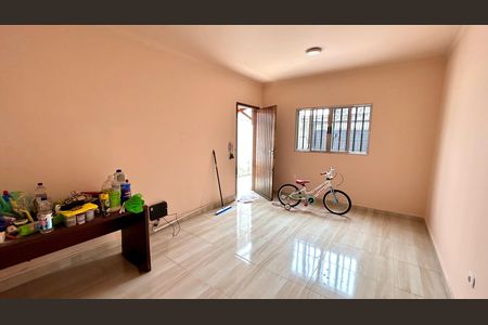 Casa para alugar com 125m², 2 quartos e 2 vagasSala
