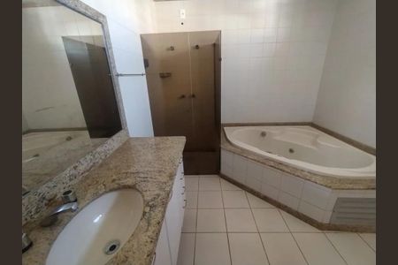 Apartamento para alugar com 310m², 4 quartos e 1 vaga Apartamento para alugar com 310m², 4 quartos e 1 vagaBanheiro da Suíte
