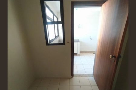 Quarto de serviço de apartamento para alugar com 4 quartos, 310m² em Osvaldo, Uberlândia