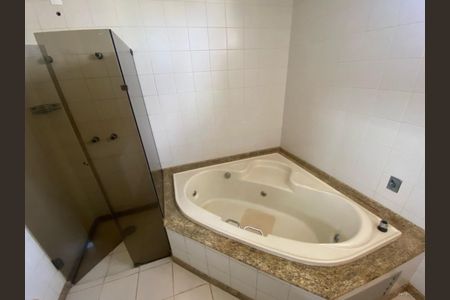 Banheiro da Suíte  de apartamento para alugar com 4 quartos, 310m² em Osvaldo, Uberlândia