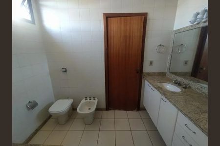 Apartamento para alugar com 310m², 4 quartos e 1 vaga Apartamento para alugar com 310m², 4 quartos e 1 vagaBanheiro da Suíte