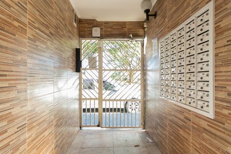 Apartamento para alugar com 45m², 2 quartos e sem vagaÁrea comum  - Entrada 
