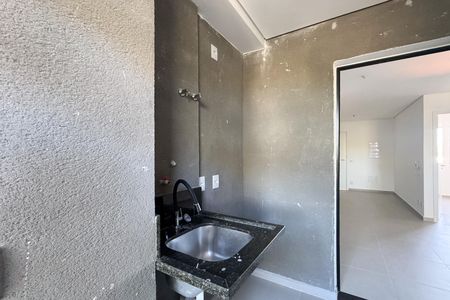 Apartamento à venda com 92m², 2 quartos e 1 vaga Apartamento à venda com 92m², 2 quartos e 1 vagaSacada e área de serviço