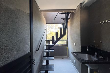 Apartamento à venda com 92m², 2 quartos e 1 vaga Apartamento à venda com 92m², 2 quartos e 1 vagaSacada e área de serviço