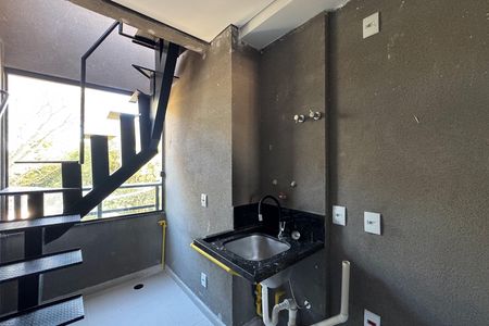 Apartamento à venda com 92m², 2 quartos e 1 vaga Apartamento à venda com 92m², 2 quartos e 1 vagaSacada e área de serviço