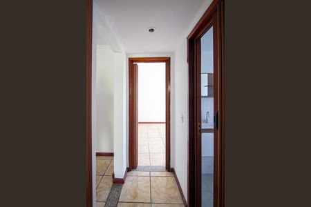 Corredor de apartamento para alugar com 2 quartos, 68m² em Mutondo, São Gonçalo