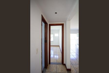 Corredor de apartamento para alugar com 2 quartos, 68m² em Mutondo, São Gonçalo
