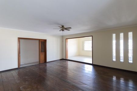 Casa para alugar com 4 quartos, 240m² em Burgo Paulista, São Paulo
