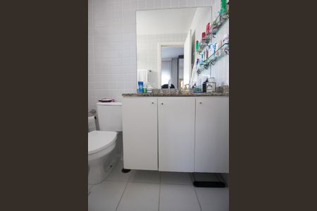 Apartamento à venda com 107m², 3 quartos e 2 vagasBanheiro da Suíte