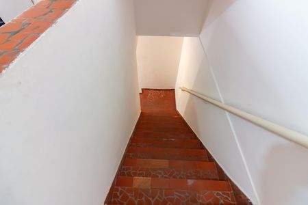 Escada de casa para alugar com 2 quartos, 60m² em Centro, Osasco