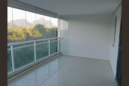 Casa à venda com 158m², 3 quartos e 2 vagas Casa à venda com 158m², 3 quartos e 2 vagasvaranda