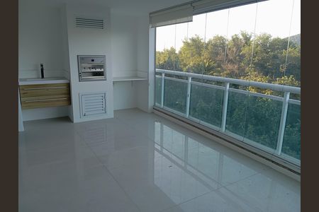Casa à venda com 158m², 3 quartos e 2 vagas Casa à venda com 158m², 3 quartos e 2 vagasvaranda