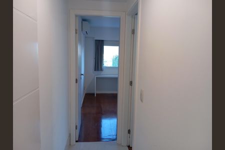 Casa à venda com 158m², 3 quartos e 2 vagas Casa à venda com 158m², 3 quartos e 2 vagascorredor