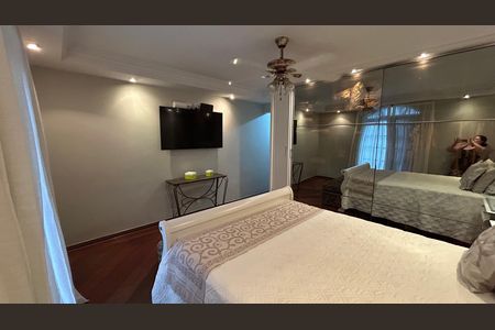 Casa à venda com 248m², 4 quartos e 2 vagas Casa à venda com 248m², 4 quartos e 2 vagasQuarto
