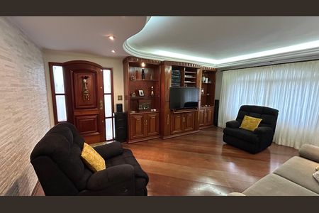 Casa à venda com 248m², 4 quartos e 2 vagas Casa à venda com 248m², 4 quartos e 2 vagasSala