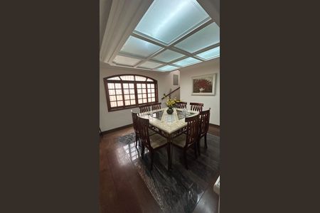 Casa à venda com 248m², 4 quartos e 2 vagas Casa à venda com 248m², 4 quartos e 2 vagasBanheiro