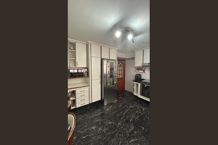 Casa à venda com 248m², 4 quartos e 2 vagas Casa à venda com 248m², 4 quartos e 2 vagasCozinha