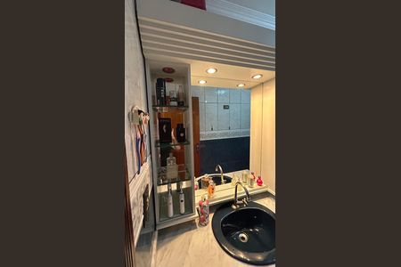 Casa à venda com 248m², 4 quartos e 2 vagas Casa à venda com 248m², 4 quartos e 2 vagasBanheiro