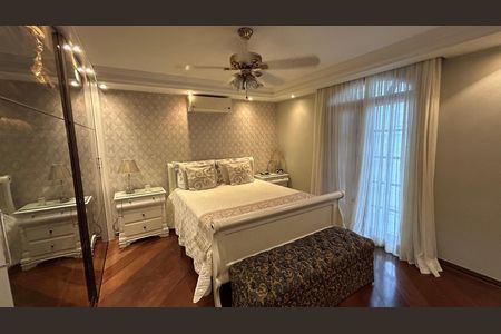 Casa à venda com 248m², 4 quartos e 2 vagas Casa à venda com 248m², 4 quartos e 2 vagasQuarto