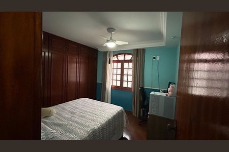 Casa à venda com 248m², 4 quartos e 2 vagas Casa à venda com 248m², 4 quartos e 2 vagasQuarto