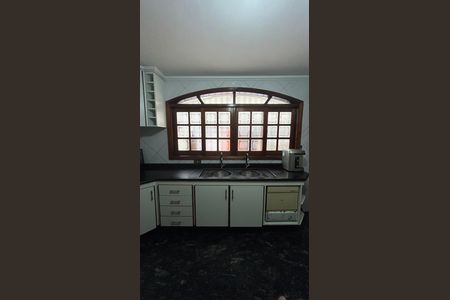 Casa à venda com 248m², 4 quartos e 2 vagas Casa à venda com 248m², 4 quartos e 2 vagasCozinha
