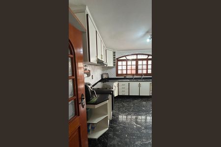 Casa à venda com 248m², 4 quartos e 2 vagas Casa à venda com 248m², 4 quartos e 2 vagasCozinha