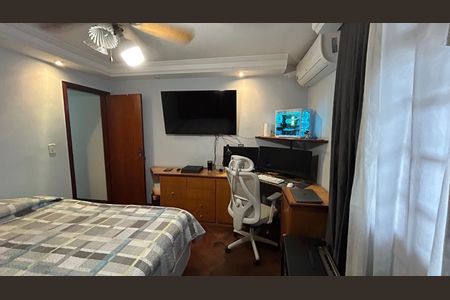 Casa à venda com 248m², 4 quartos e 2 vagas Casa à venda com 248m², 4 quartos e 2 vagasQuarto