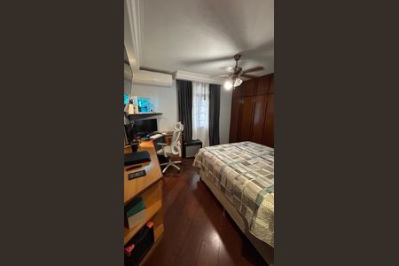 Casa à venda com 248m², 4 quartos e 2 vagas Casa à venda com 248m², 4 quartos e 2 vagasQuarto