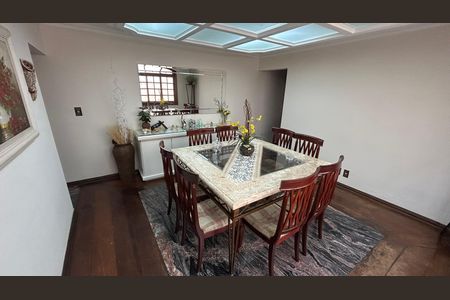 Casa à venda com 248m², 4 quartos e 2 vagas Casa à venda com 248m², 4 quartos e 2 vagasSala de jantar