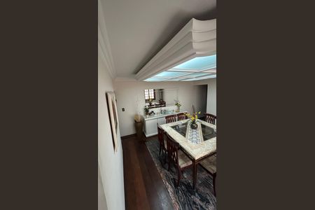 Casa à venda com 248m², 4 quartos e 2 vagas Casa à venda com 248m², 4 quartos e 2 vagasSala de jantar