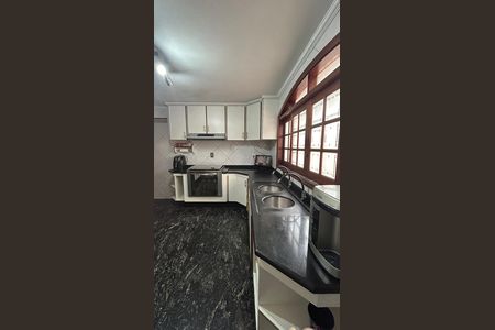 Casa à venda com 248m², 4 quartos e 2 vagas Casa à venda com 248m², 4 quartos e 2 vagasCozinha