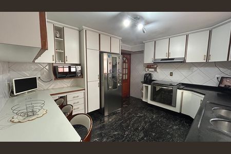 Casa à venda com 248m², 4 quartos e 2 vagas Casa à venda com 248m², 4 quartos e 2 vagasCozinha