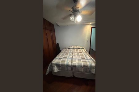 Casa à venda com 248m², 4 quartos e 2 vagas Casa à venda com 248m², 4 quartos e 2 vagasQuarto
