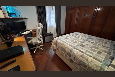 Casa à venda com 248m², 4 quartos e 2 vagas Casa à venda com 248m², 4 quartos e 2 vagasQuarto