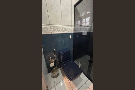 Casa à venda com 248m², 4 quartos e 2 vagas Casa à venda com 248m², 4 quartos e 2 vagasBanheiro