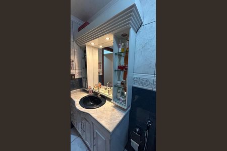 Casa à venda com 248m², 4 quartos e 2 vagas Casa à venda com 248m², 4 quartos e 2 vagasBanheiro