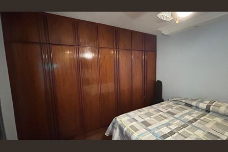 Casa à venda com 248m², 4 quartos e 2 vagas Casa à venda com 248m², 4 quartos e 2 vagasQuarto