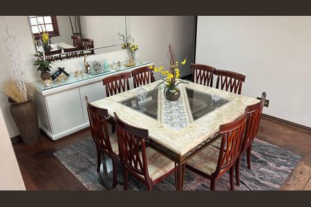 Casa à venda com 248m², 4 quartos e 2 vagas Casa à venda com 248m², 4 quartos e 2 vagasSala de jantar