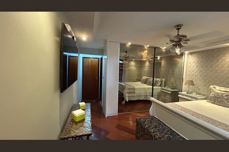 Casa à venda com 248m², 4 quartos e 2 vagas Casa à venda com 248m², 4 quartos e 2 vagasQuarto