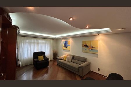 Casa à venda com 248m², 4 quartos e 2 vagas Casa à venda com 248m², 4 quartos e 2 vagasSala