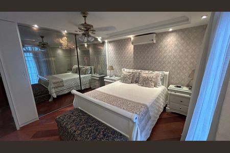 Casa à venda com 248m², 4 quartos e 2 vagas Casa à venda com 248m², 4 quartos e 2 vagasQuarto
