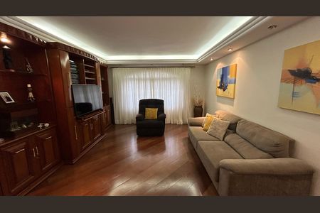 Casa à venda com 248m², 4 quartos e 2 vagas Casa à venda com 248m², 4 quartos e 2 vagasSala