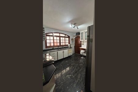 Casa à venda com 248m², 4 quartos e 2 vagas Casa à venda com 248m², 4 quartos e 2 vagasCozinha